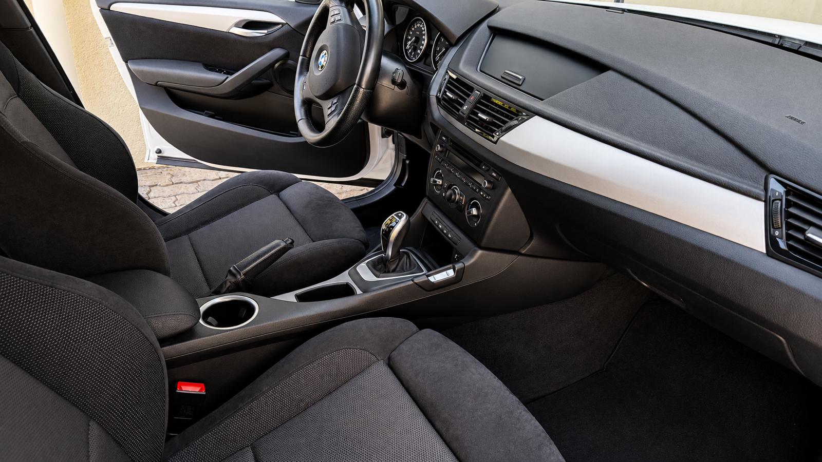 BMW 20i xDrive-image-4