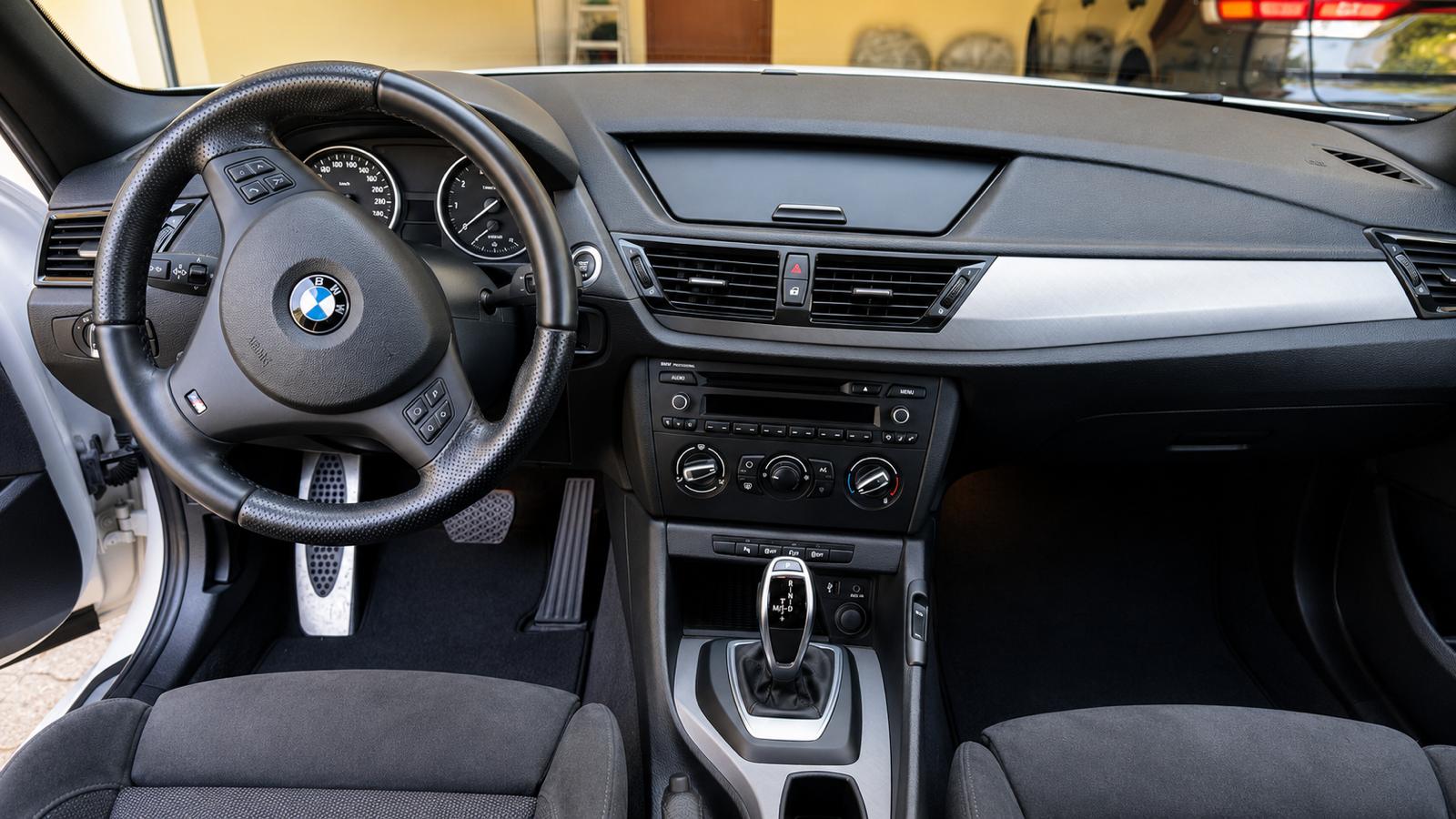 BMW 20i xDrive-image-3