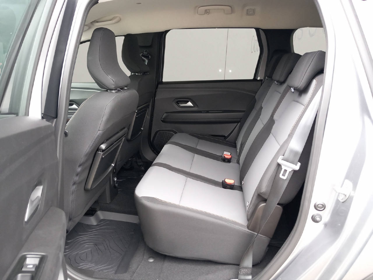 DACIA Jogger 1.6 Hybrid Extreme+ 7P 7 Plätzer-image-10