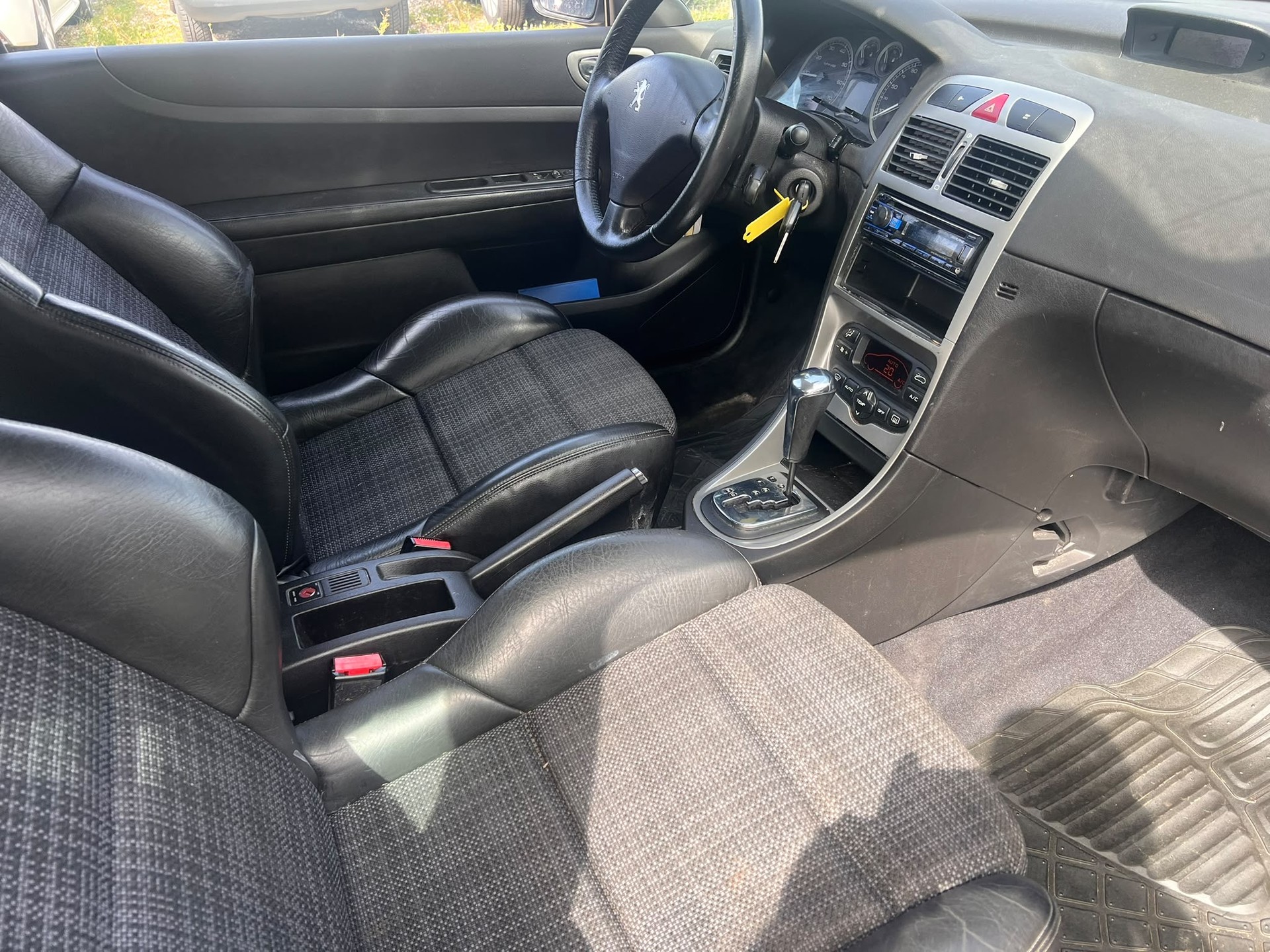 PEUGEOT 307 2.0 16V XS-image-6