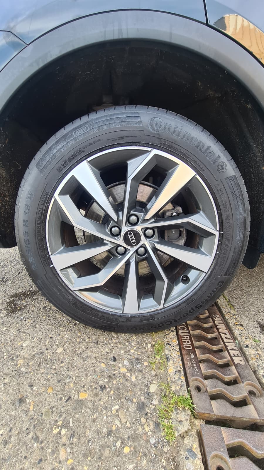 AUDI Q5 40 TDI quattro S-tronic ** Voll-Leder ** GR-Navi ** Rf-Kamera 360° ** Panorama-Glasdach ** Abstandsregelsysteme ** Ab MFK **-image-17