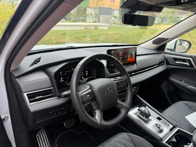 MITSUBISHI Outlander 2.4 PHEV Instyle 4WD Automatic-image-9