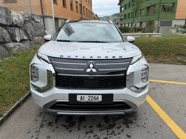 MITSUBISHI Outlander 2.4 PHEV Instyle 4WD Automatic-image-1