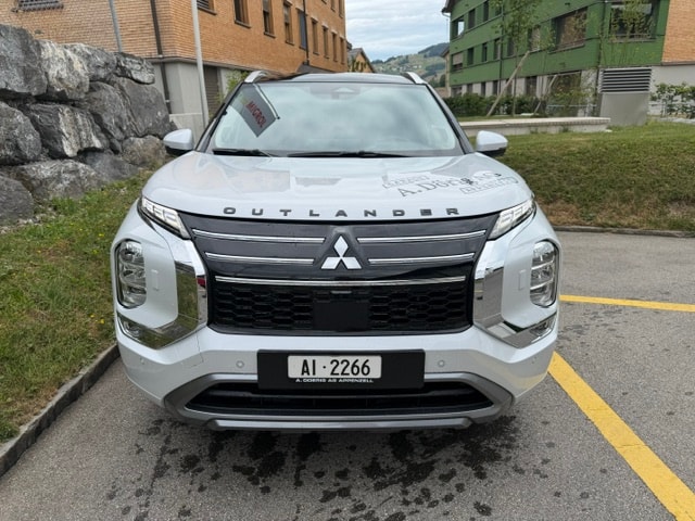 MITSUBISHI Outlander 2.4 PHEV Instyle 4WD Automatic-image-2