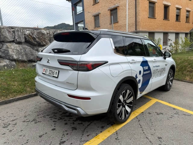 MITSUBISHI Outlander 2.4 PHEV Instyle 4WD Automatic-image-4