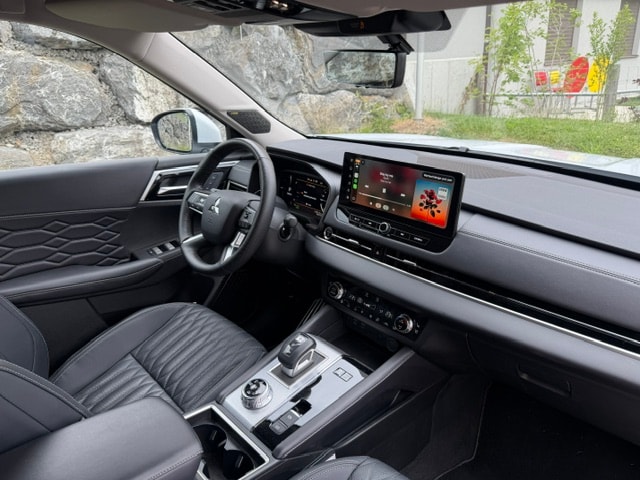 MITSUBISHI Outlander 2.4 PHEV Instyle 4WD Automatic-image-8