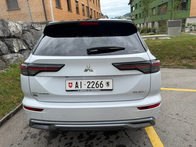 MITSUBISHI Outlander 2.4 PHEV Instyle 4WD Automatic-image-5