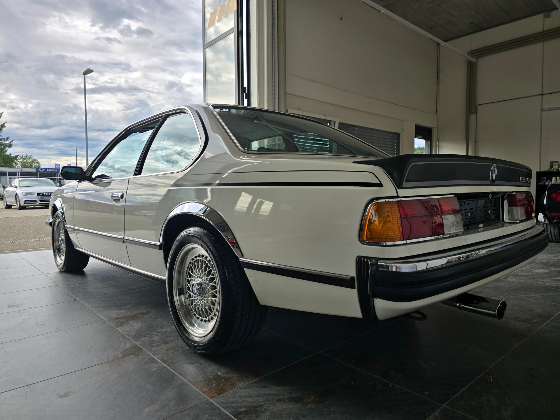 BMW CSi-image-2