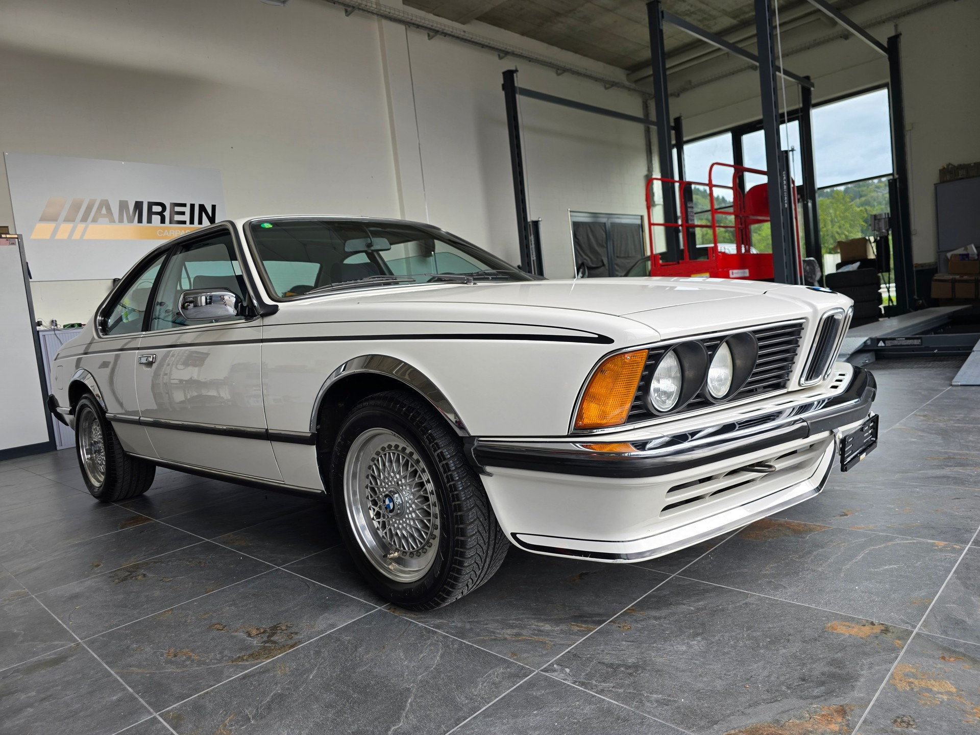 BMW CSi-image-1