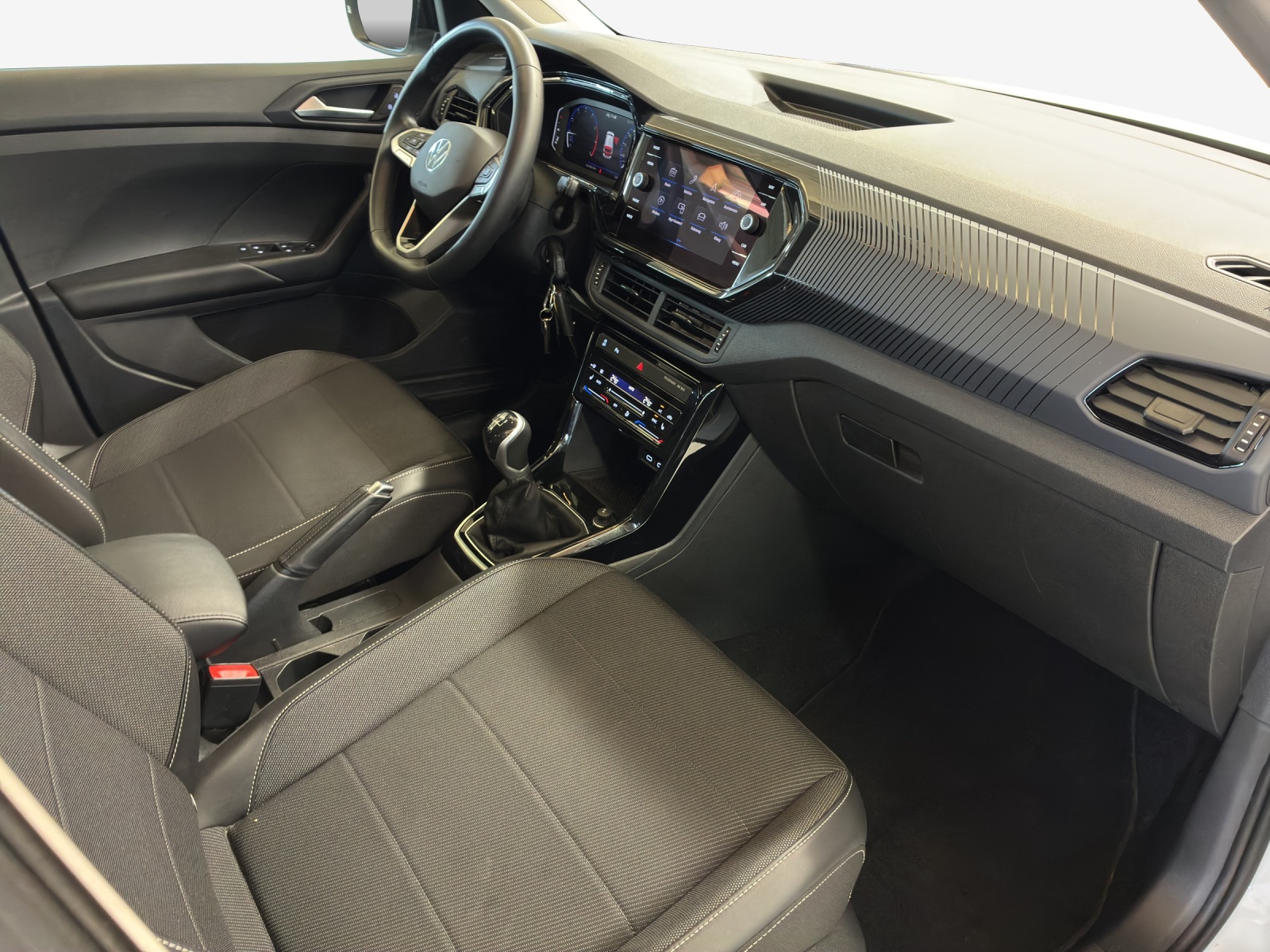 VW T-Cross 1.0 TSI Life-image-13