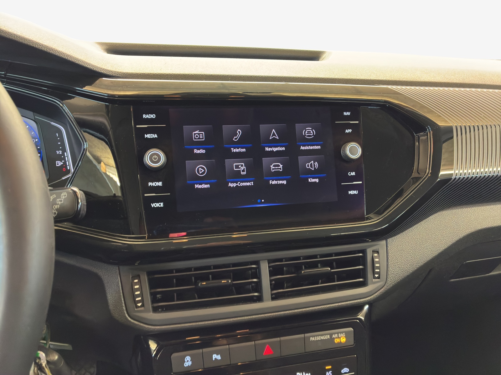 VW T-Cross 1.0 TSI Life-image-10