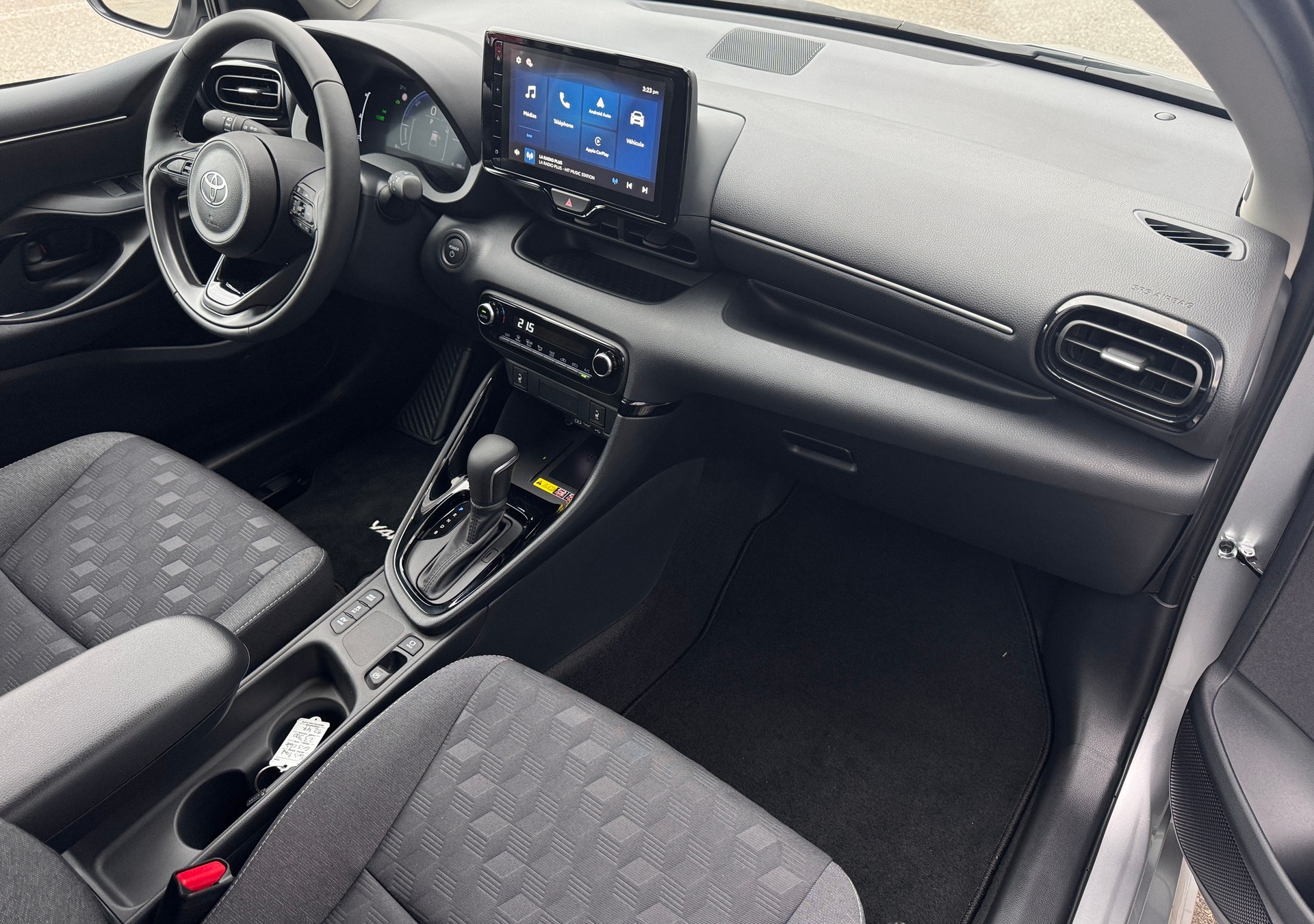 TOYOTA Yaris 1.5 Trend e-CVT-image-9