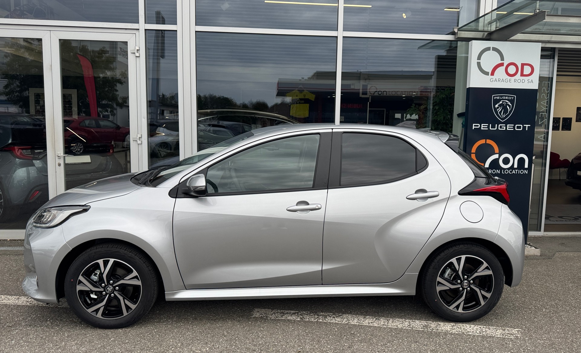 TOYOTA Yaris 1.5 Trend e-CVT-image-3