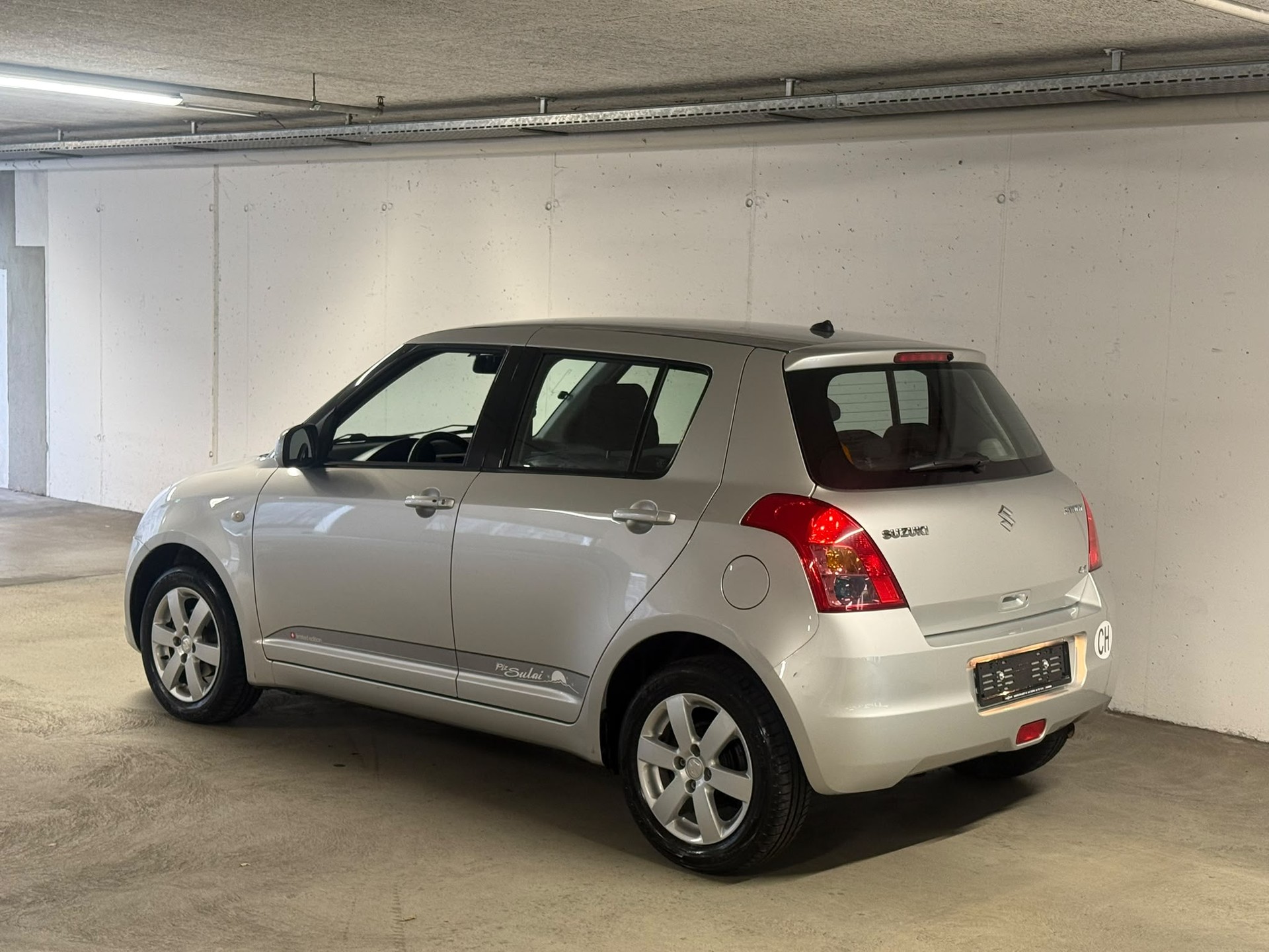 SUZUKI Swift 1.3i 16V GL Top Piz Sulai LE 4x4-image-3