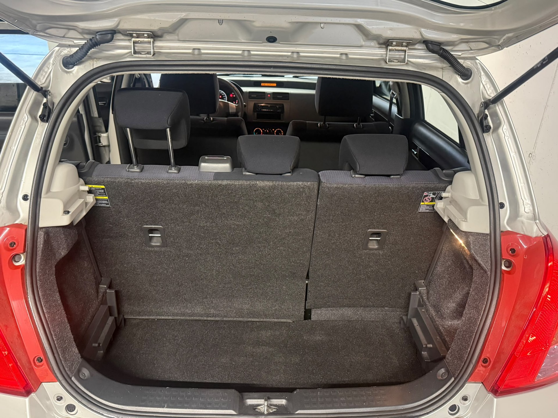 SUZUKI Swift 1.3i 16V GL Top Piz Sulai LE 4x4-image-8