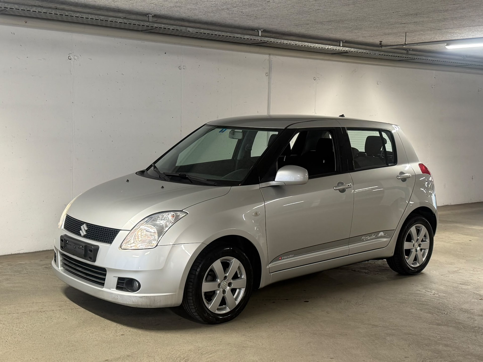 SUZUKI Swift 1.3i 16V GL Top Piz Sulai LE 4x4-image-1