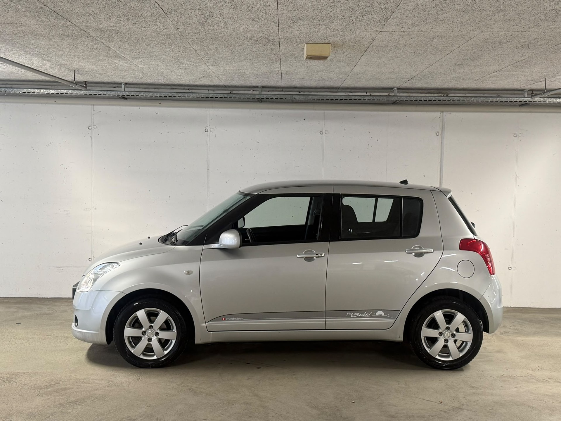 SUZUKI Swift 1.3i 16V GL Top Piz Sulai LE 4x4-image-2