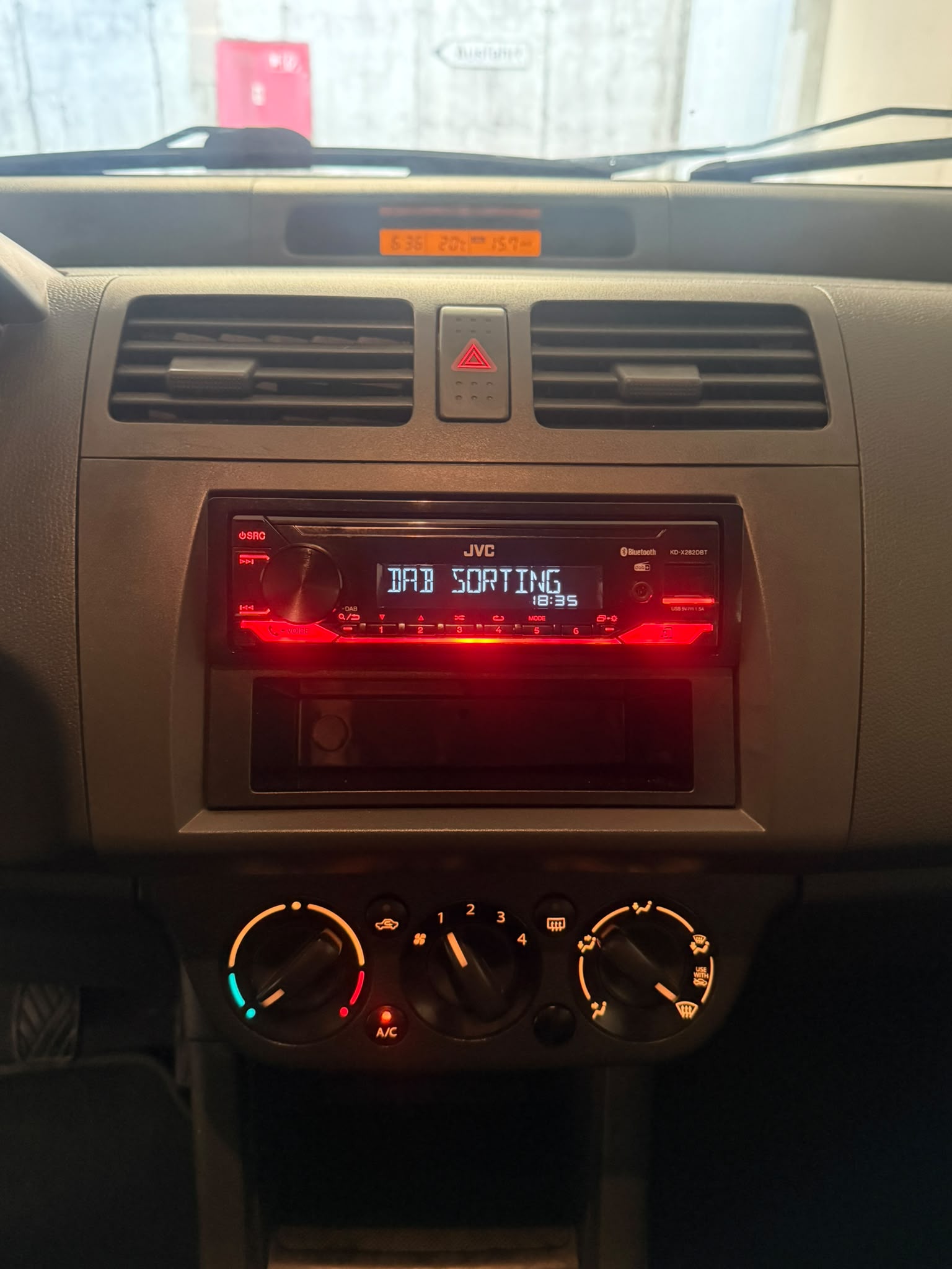 SUZUKI Swift 1.3i 16V GL Top Piz Sulai LE 4x4-image-10