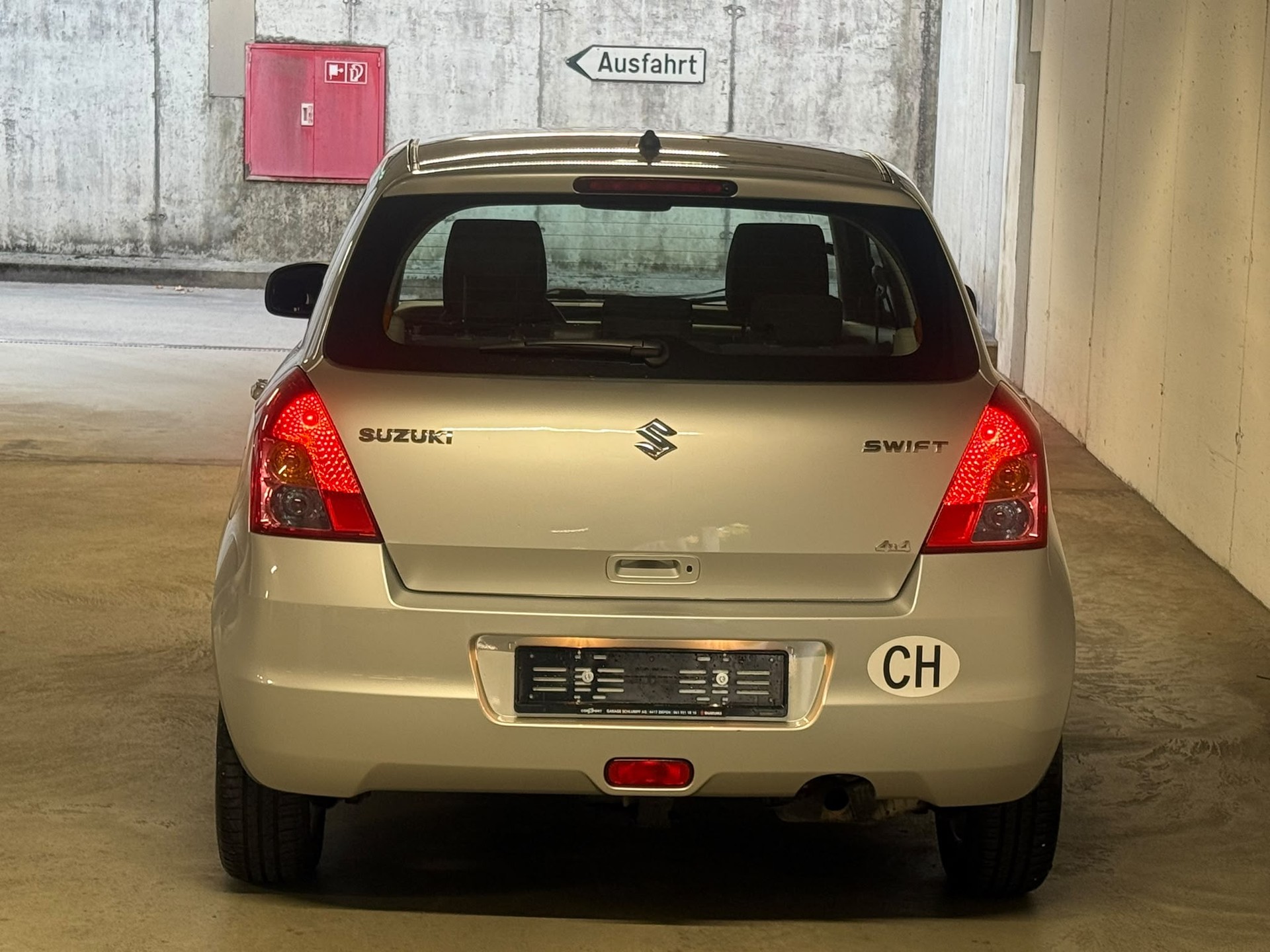 SUZUKI Swift 1.3i 16V GL Top Piz Sulai LE 4x4-image-7
