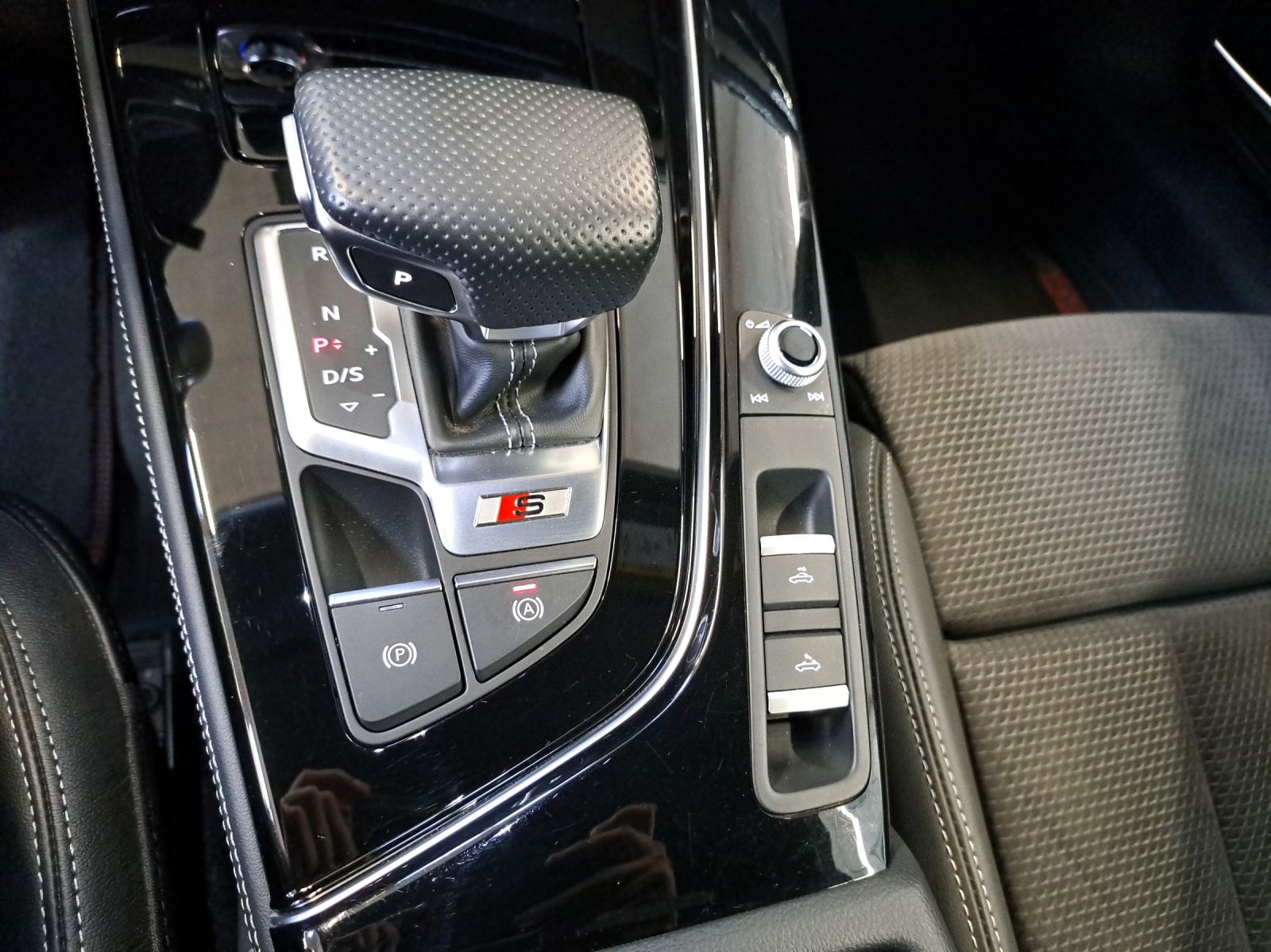 AUDI S5 Cabriolet 3.0 V6 TFSI quatt-image-12