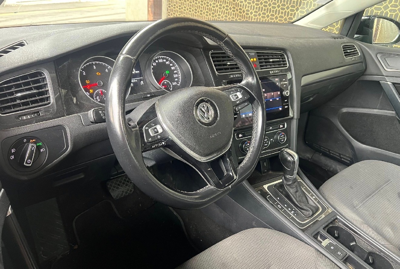 VW Golf 2.0 TDI Comfortline DSG-image-5