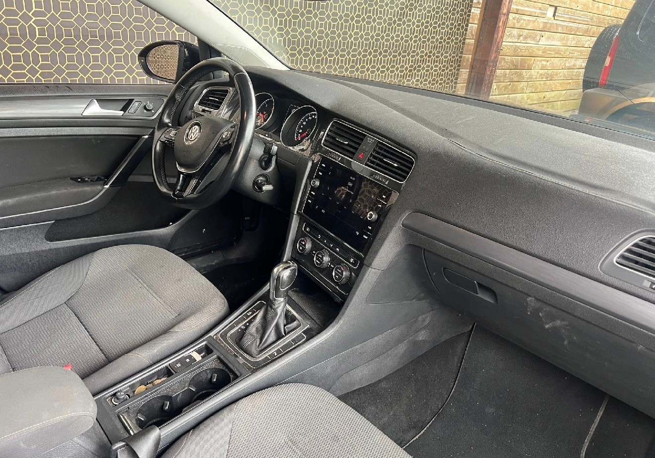 VW Golf 2.0 TDI Comfortline DSG-image-6