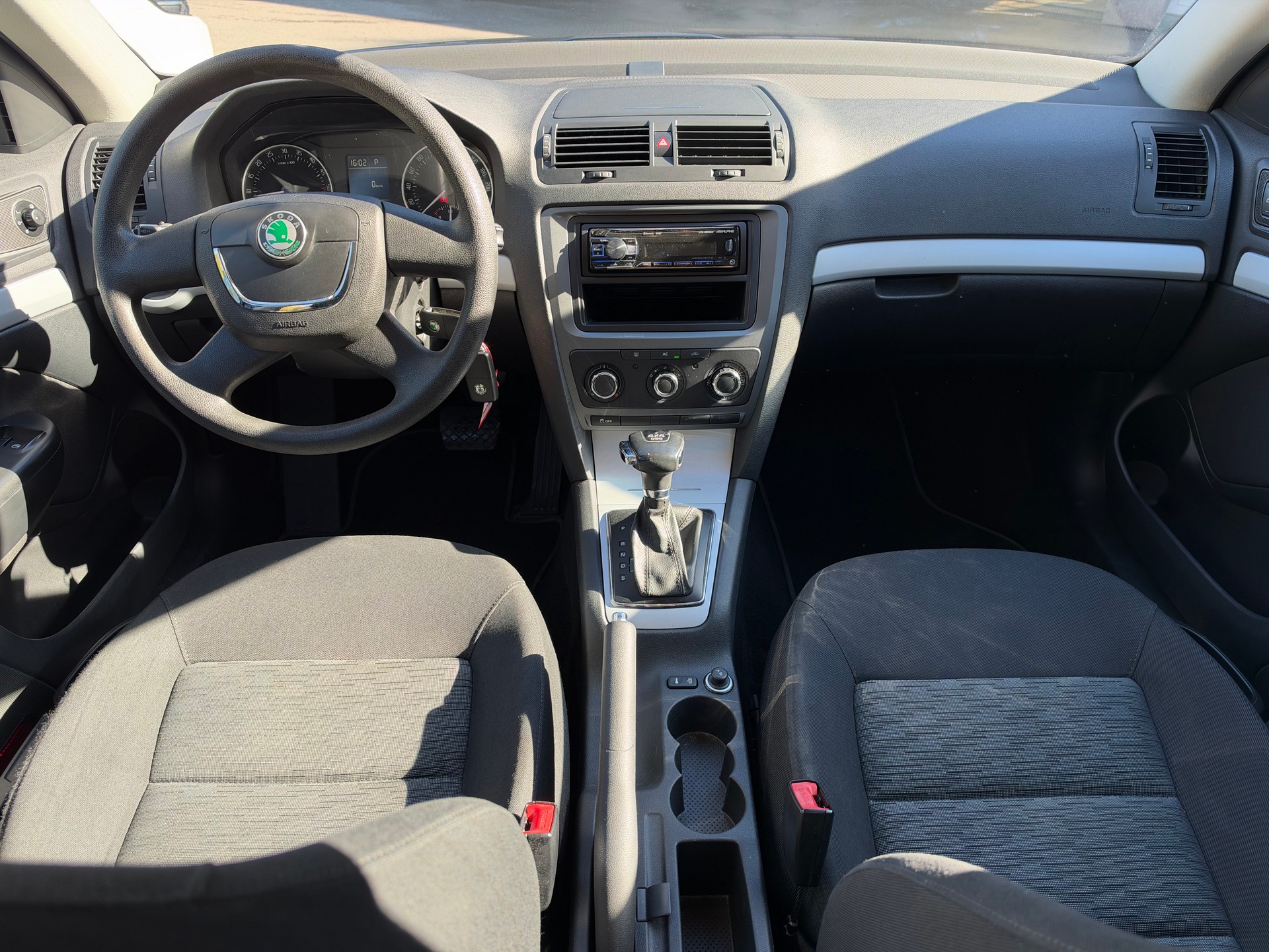 SKODA Octavia Combi 2.0 TDI Adventure 4x4 DSG-image-8