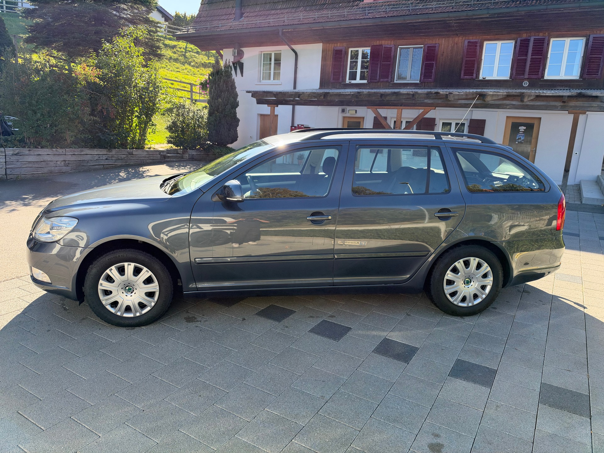 SKODA Octavia Combi 2.0 TDI Adventure 4x4 DSG-image-3