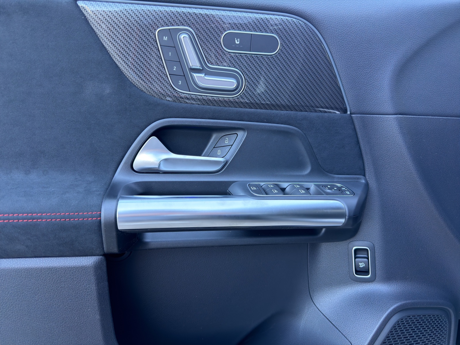 MERCEDES-BENZ GLA 200 Night Star 7G-DCT-image-7