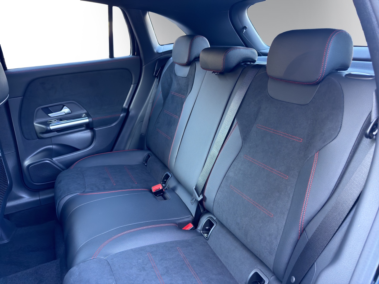 MERCEDES-BENZ GLA 200 Night Star 7G-DCT-image-9