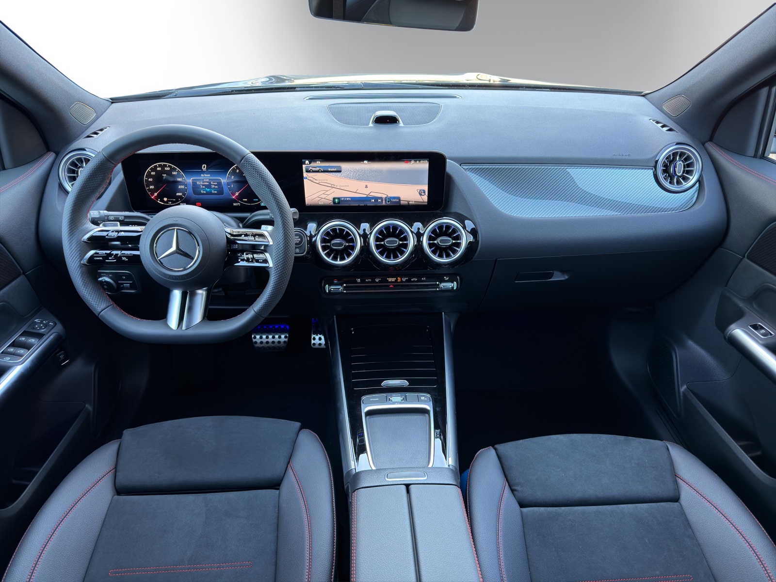 MERCEDES-BENZ GLA 200 Night Star 7G-DCT-image-10