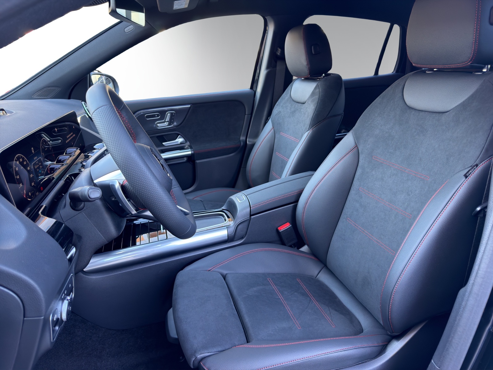 MERCEDES-BENZ GLA 200 Night Star 7G-DCT-image-8