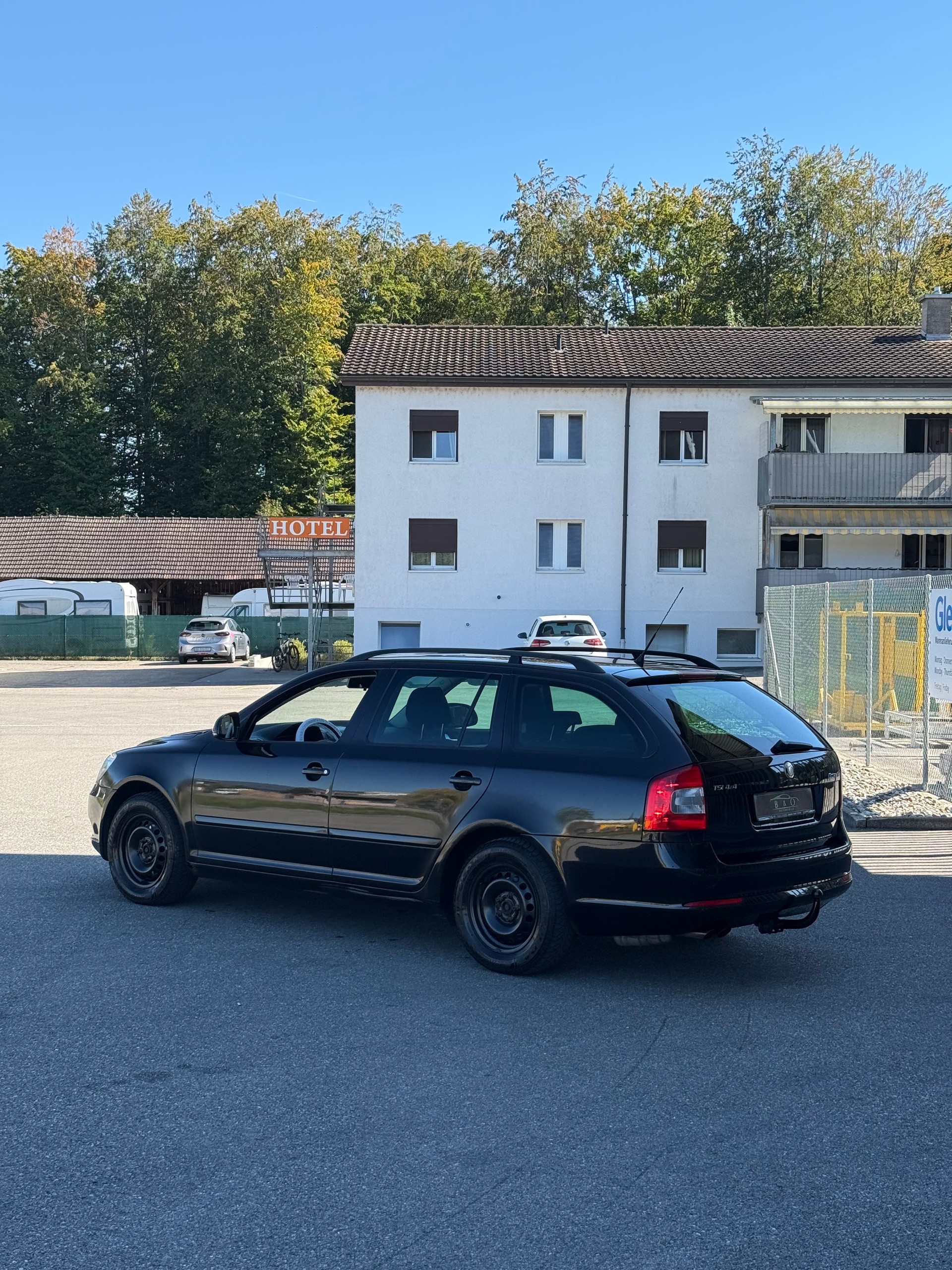 SKODA Octavia Combi 1.8 TSI Swiss Adventure 4x4-image-2