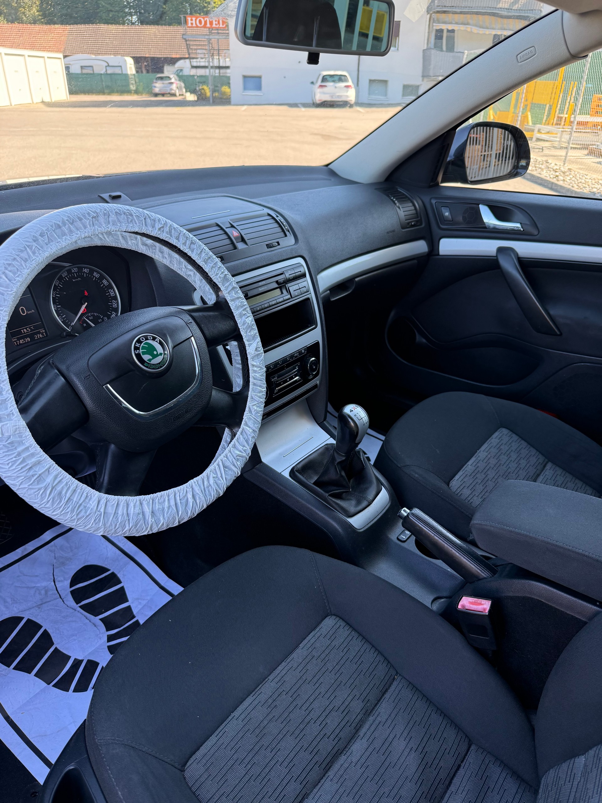 SKODA Octavia Combi 1.8 TSI Swiss Adventure 4x4-image-3