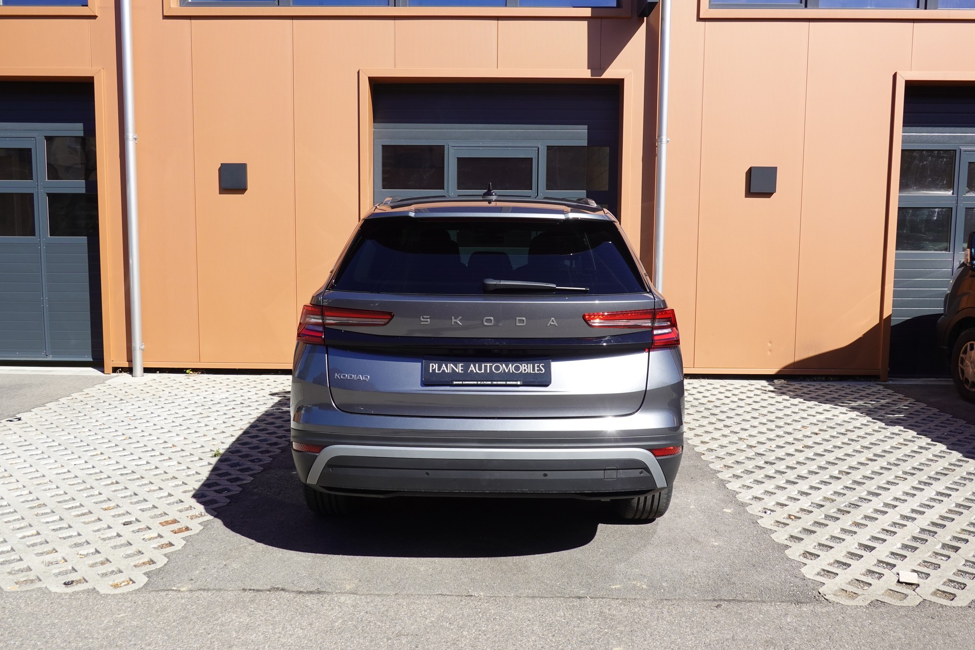 SKODA Kodiaq 1.5 TSI mHEV * 7 Places * Crochet remorque * Caméra * Tempomat Adaptatif * Clim Auto * Hayon Electrique *"-image-8