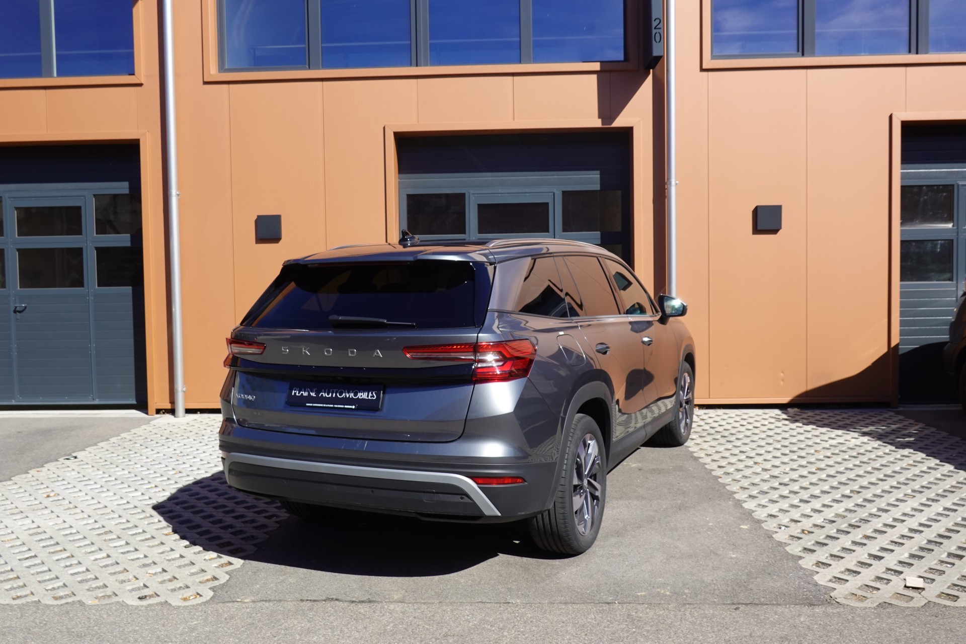 SKODA Kodiaq 1.5 TSI mHEV * 7 Places * Crochet remorque * Caméra * Tempomat Adaptatif * Clim Auto * Hayon Electrique *"-image-7