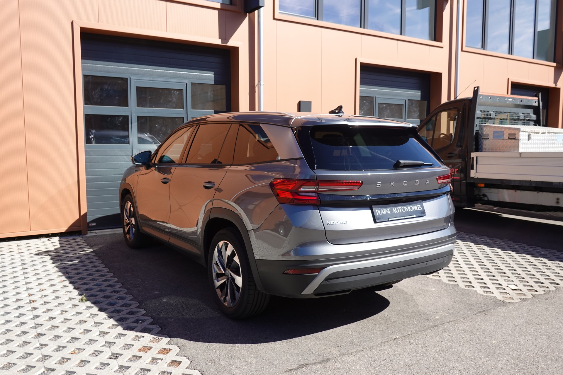 SKODA Kodiaq 1.5 TSI mHEV * 7 Places * Crochet remorque * Caméra * Tempomat Adaptatif * Clim Auto * Hayon Electrique *"-image-9