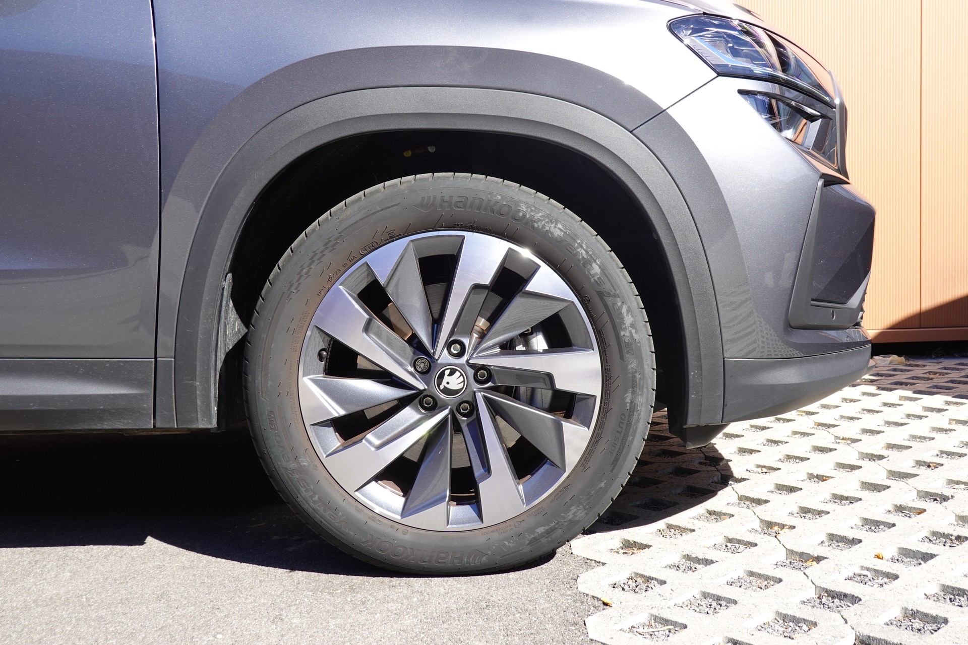 SKODA Kodiaq 1.5 TSI mHEV * 7 Places * Crochet remorque * Caméra * Tempomat Adaptatif * Clim Auto * Hayon Electrique *"-image-4
