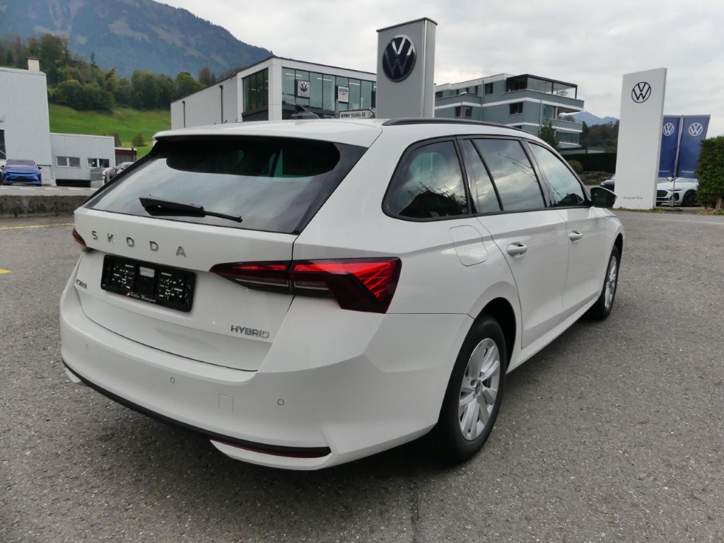 SKODA Octavia Combi 1.5 TSI mHEV DSG Selection-showroom-element-3