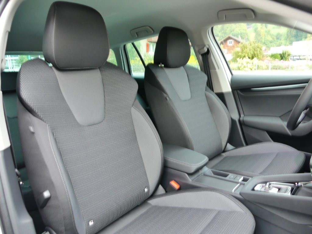 SKODA Octavia Combi 1.5 TSI mHEV DSG Selection-image-10