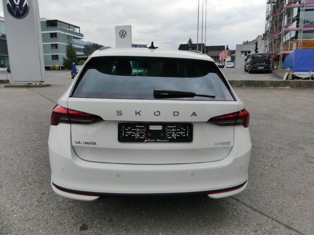 SKODA Octavia Combi 1.5 TSI mHEV DSG Selection-showroom-element-2