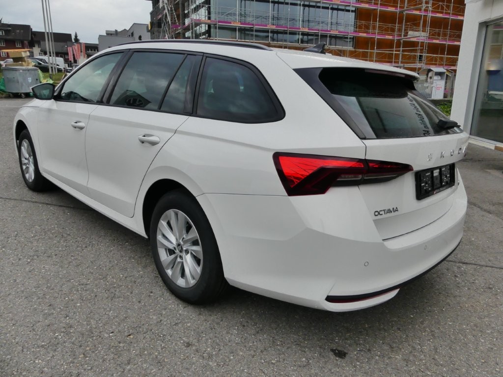 SKODA Octavia Combi 1.5 TSI mHEV DSG Selection-showroom-element-1
