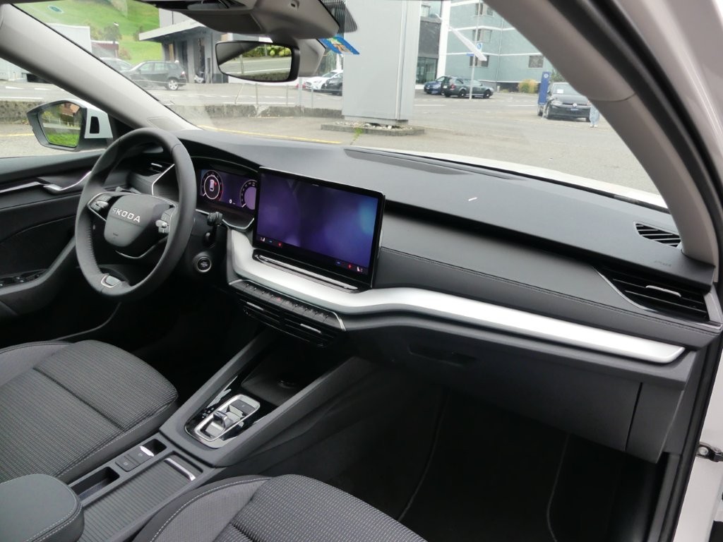 SKODA Octavia Combi 1.5 TSI mHEV DSG Selection-image-8