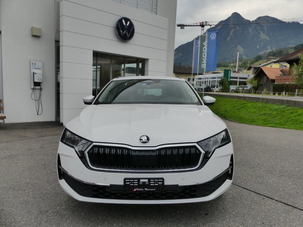SKODA Octavia Combi 1.5 TSI mHEV DSG Selection-image-5
