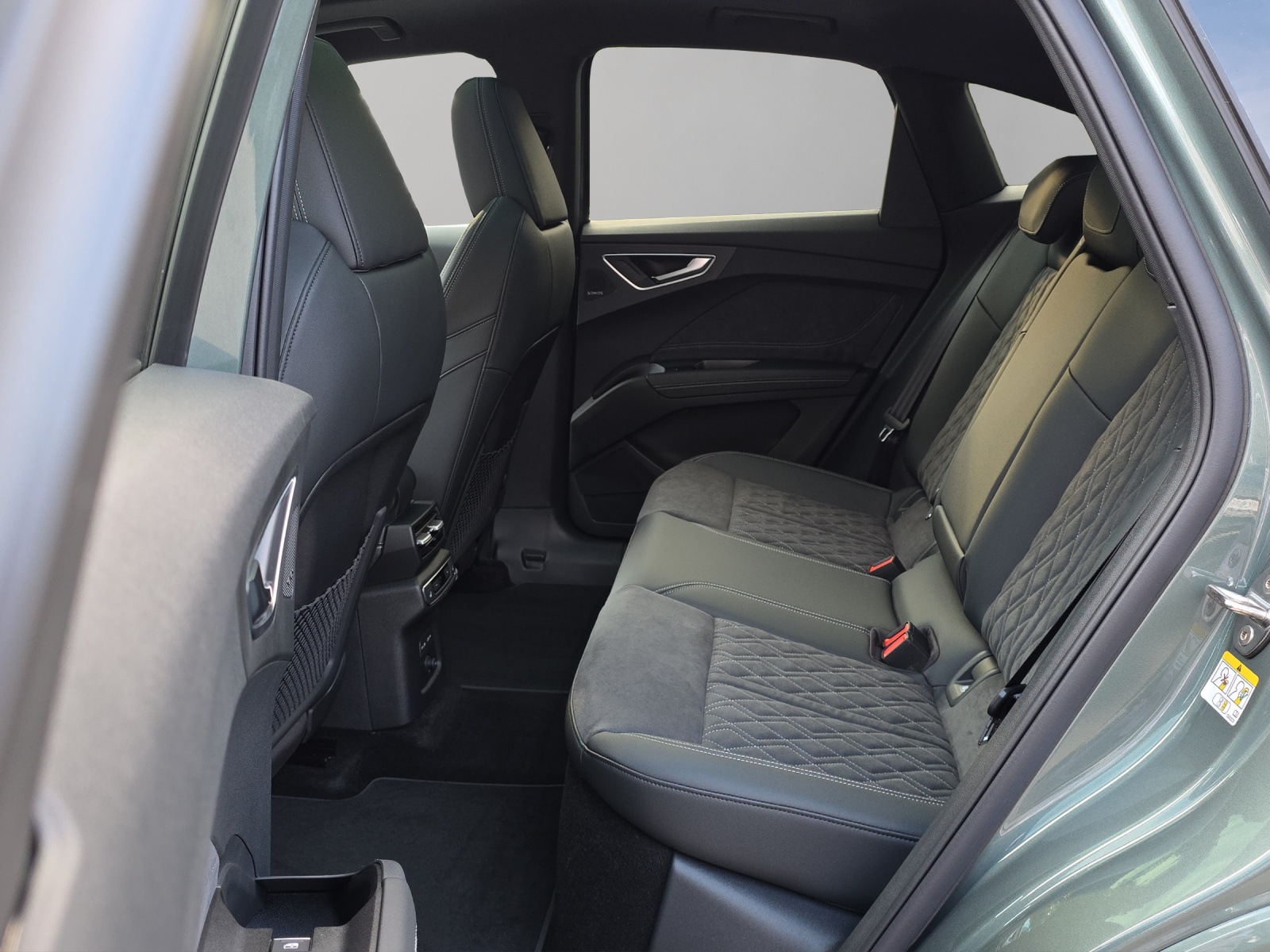 AUDI Q4 Sportback e-tron quattro performance Swiss Ski-image-8
