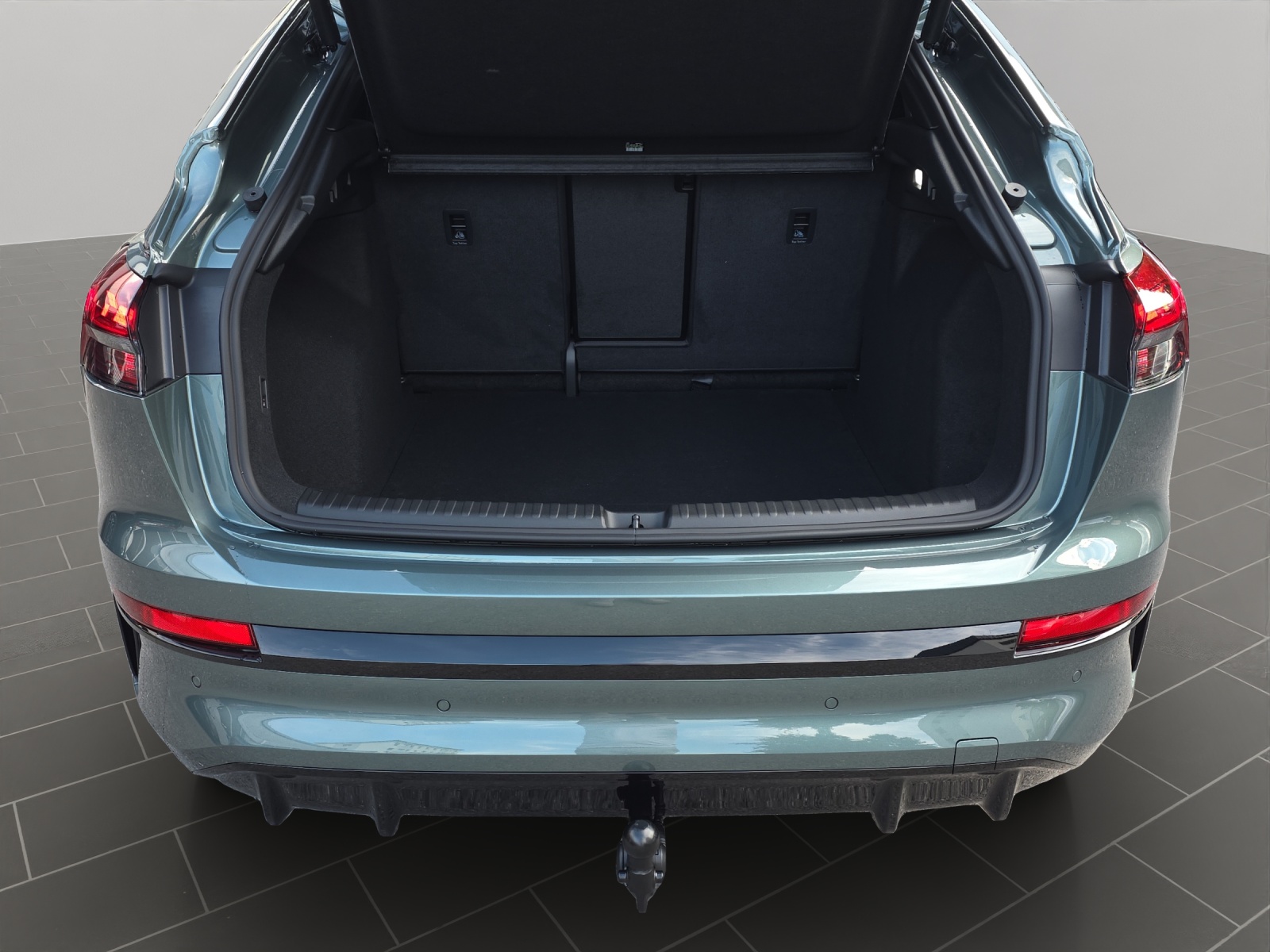 AUDI Q4 Sportback e-tron quattro performance Swiss Ski-image-15