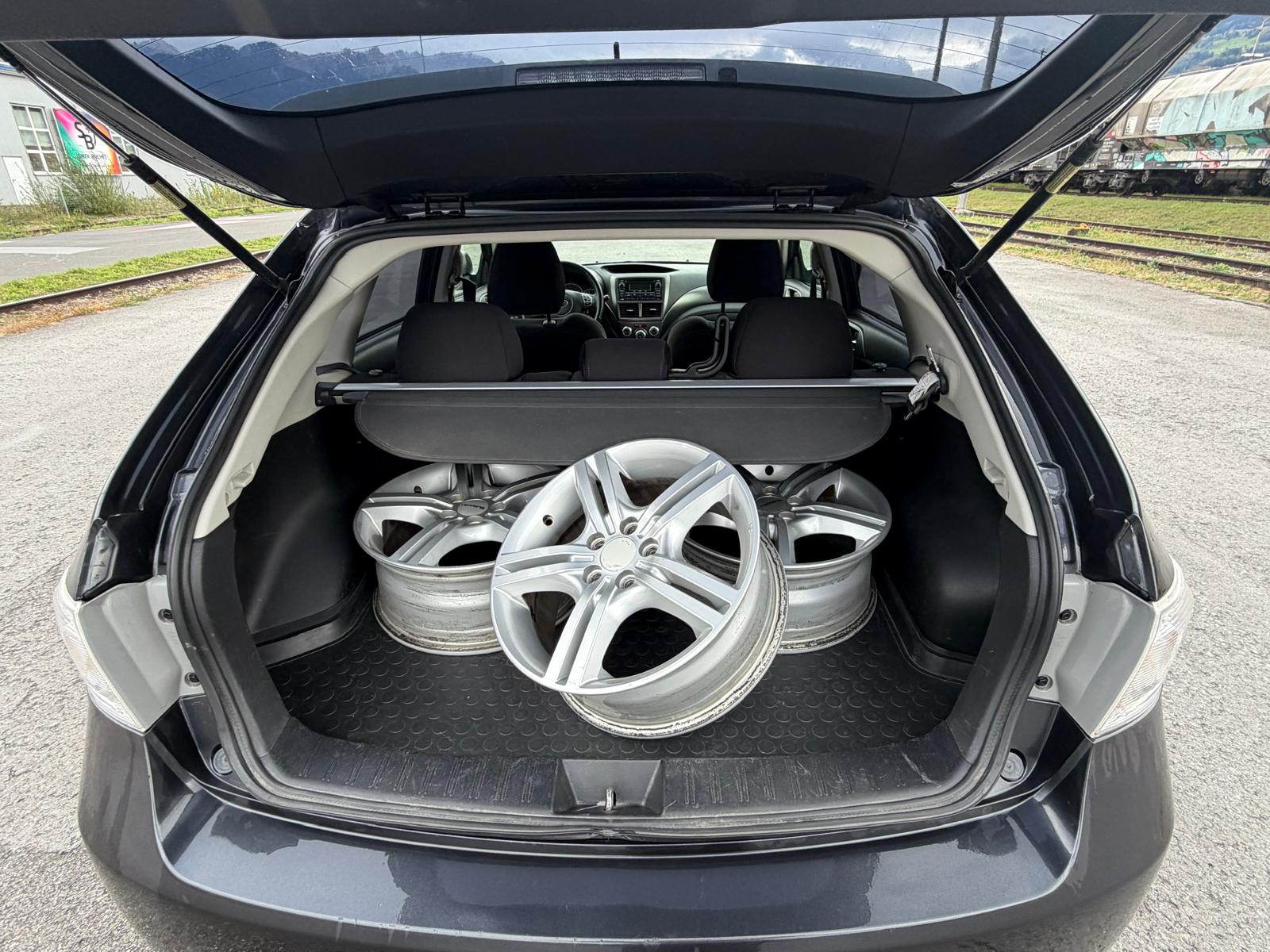 SUBARU Impreza 2.0R Limited S-image-10