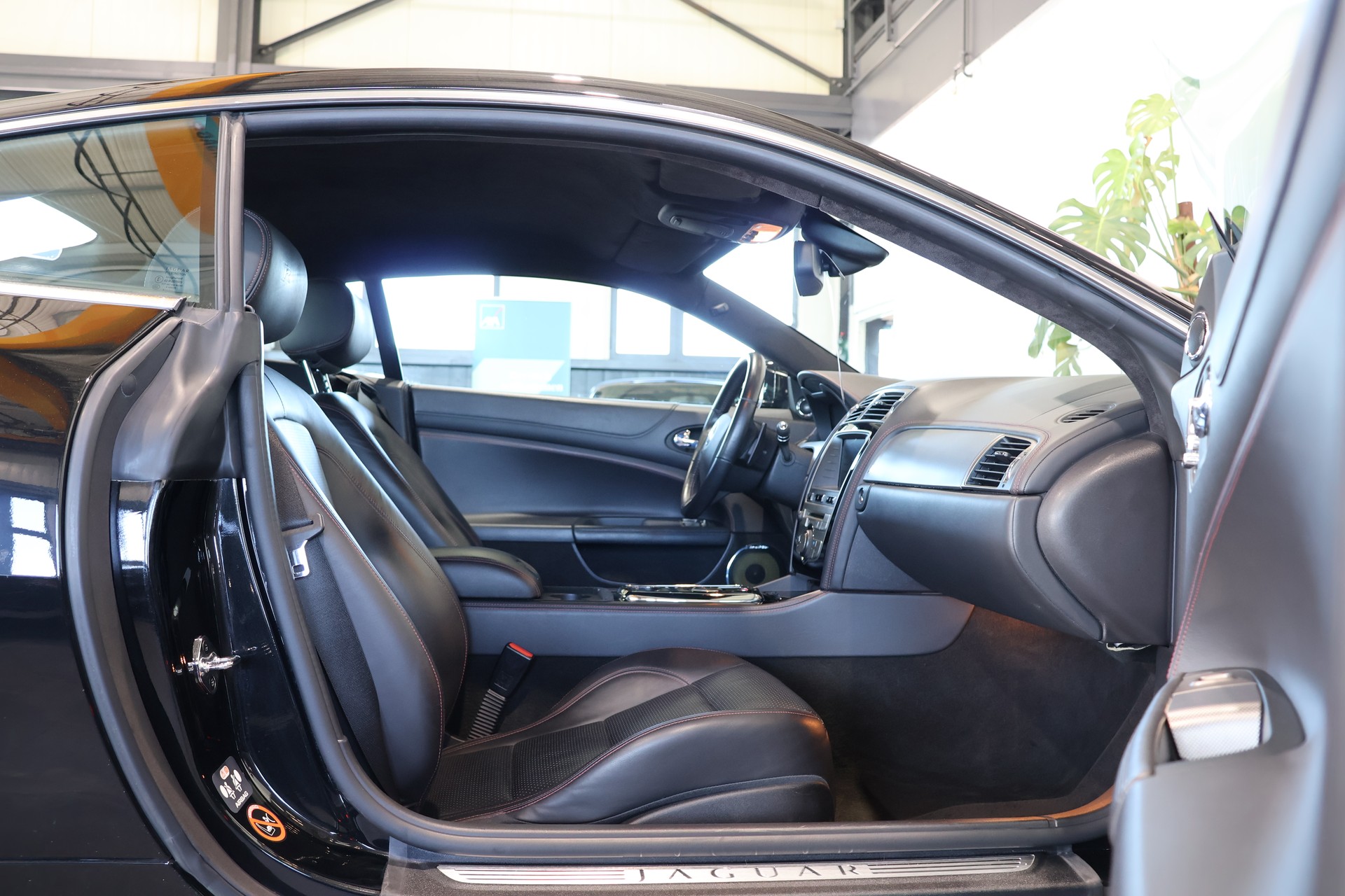JAGUAR XKR 5.0 V8 SC Automatic-image-12