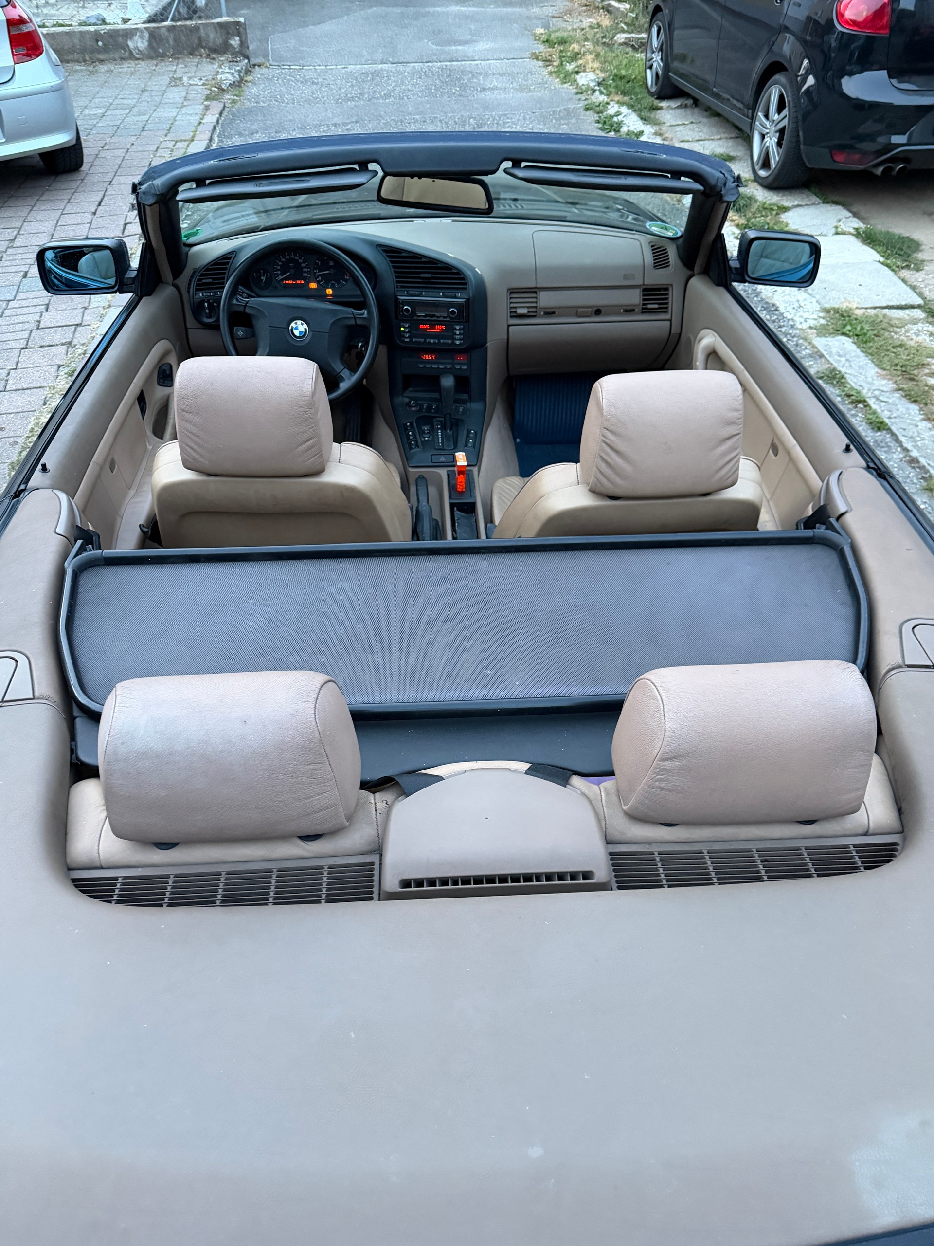 BMW 318i Cabrio-image-8
