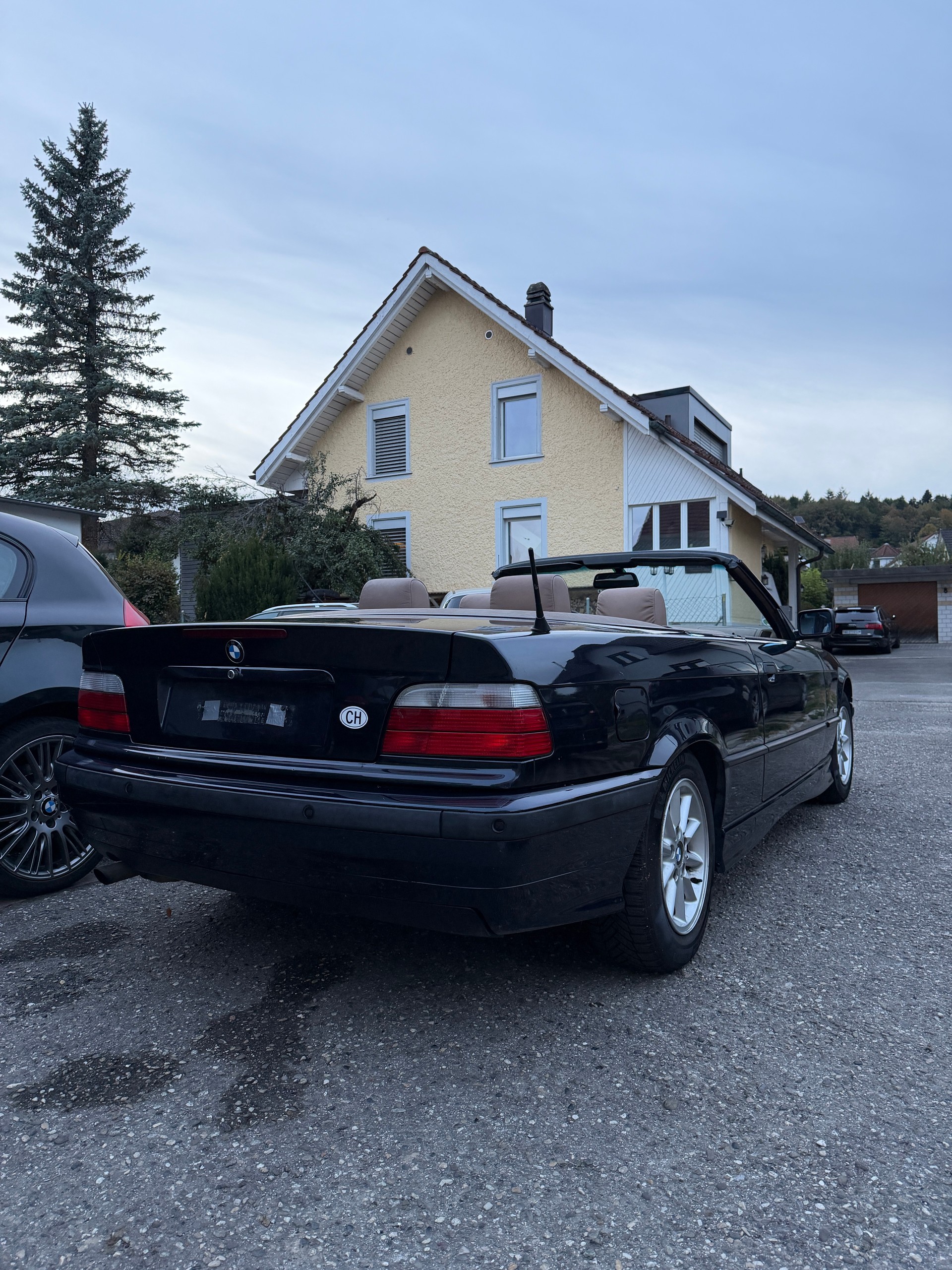 BMW 318i Cabrio-image-5